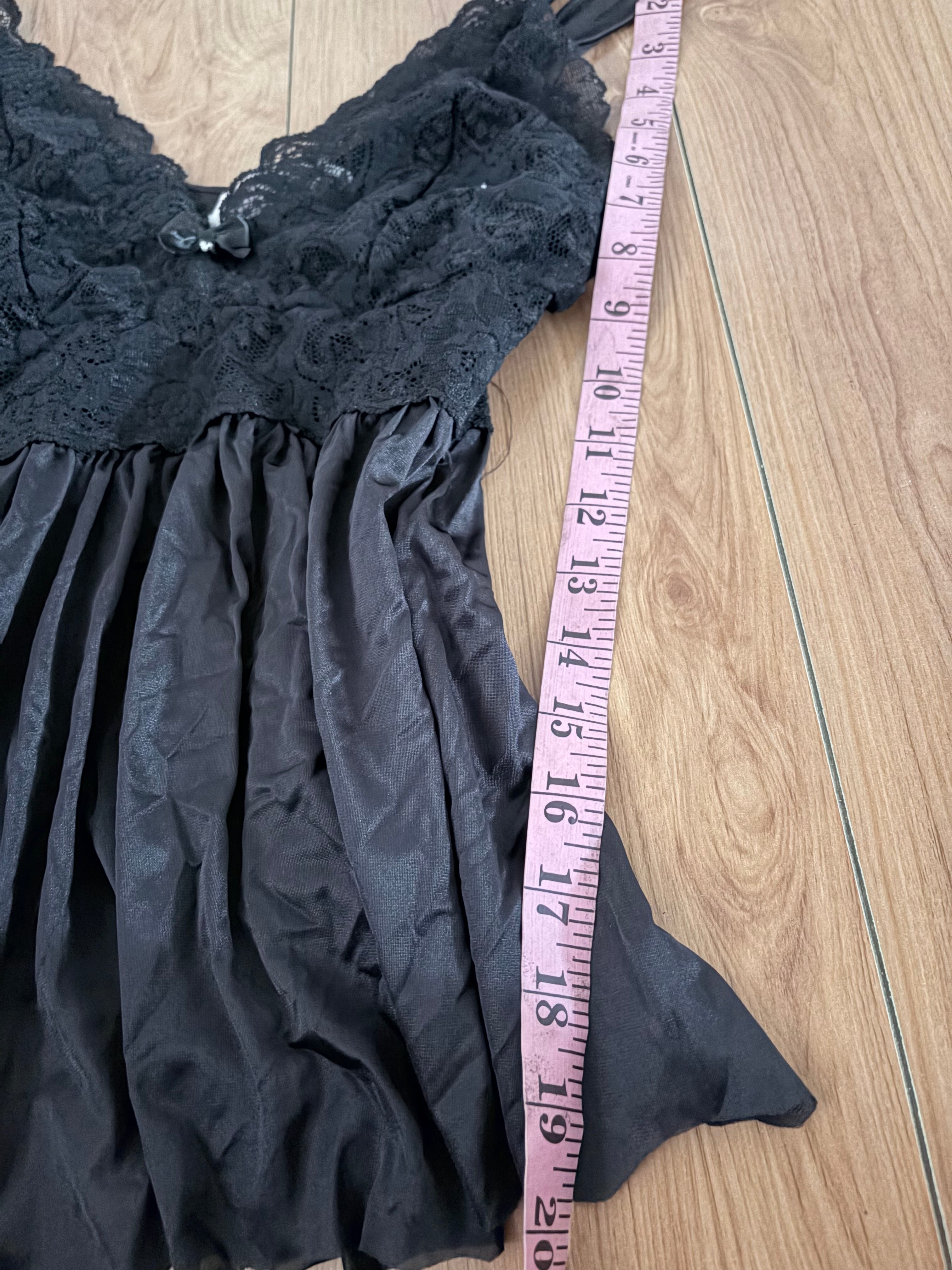 Black Lacey off the shoulder osh cami top with bow size small