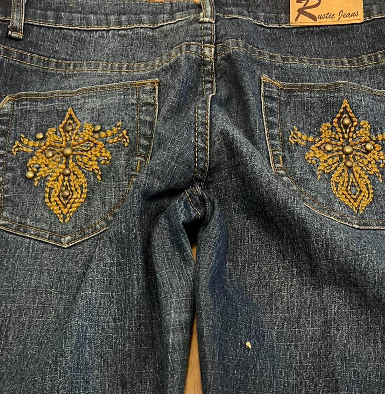 Embroidered 90’s low rise flare jeans size medium