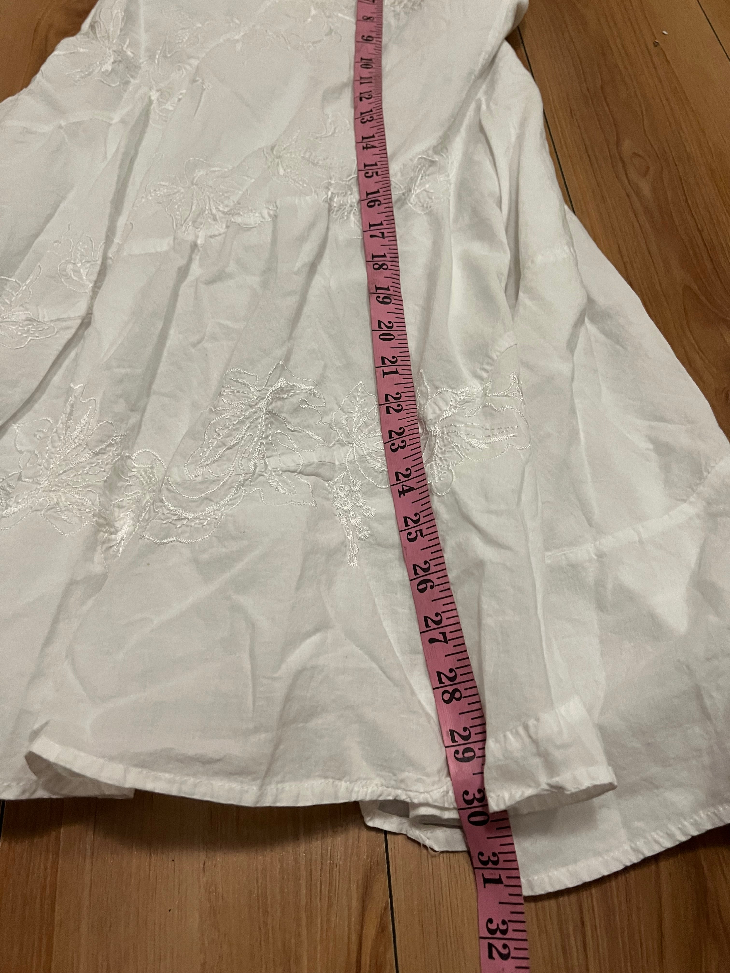 White embroidered fairy archive skirt size medium
