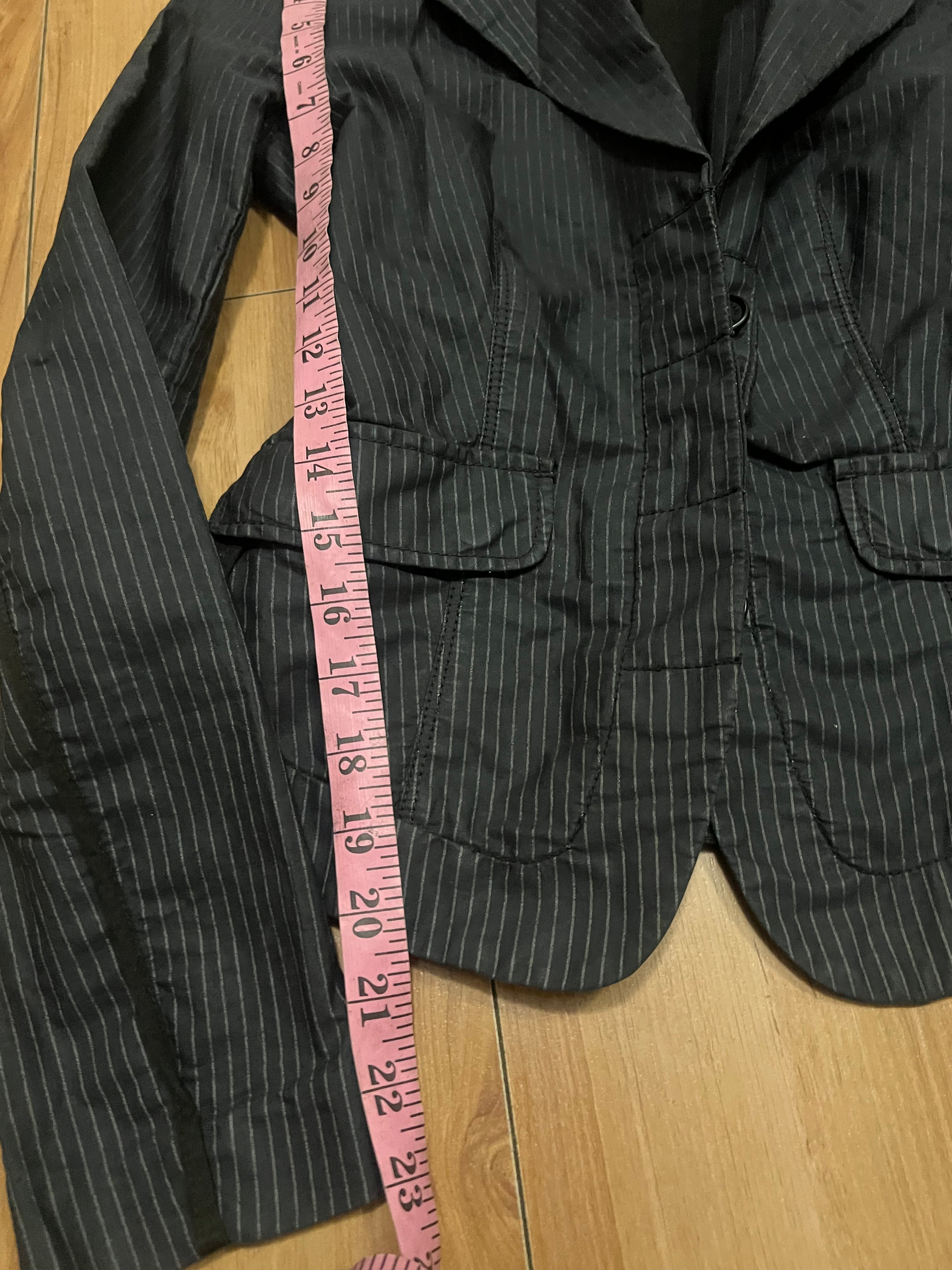 Black grey snatched pinstripe blazer jacket Alice Cullen size small